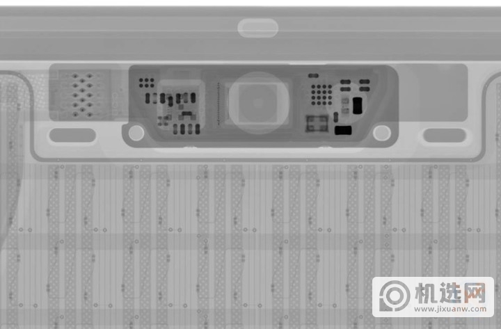 ▲iPhone 13 刘海比 MacBook Pro 小。 图片来自：iFixit